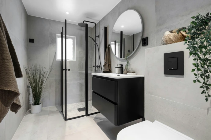A bathroom with a toilet, sink, and shower